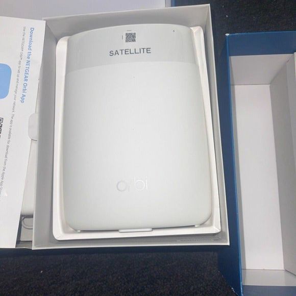 Netgear Orbi AC3000 Tri-Band Wireless Router White, 7500 sqf - Picture 4 of 11